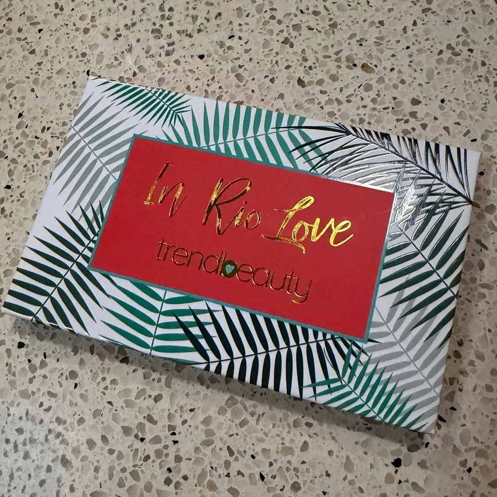 NWT Trend Beauty In Rio Love Eyeshadow Palette